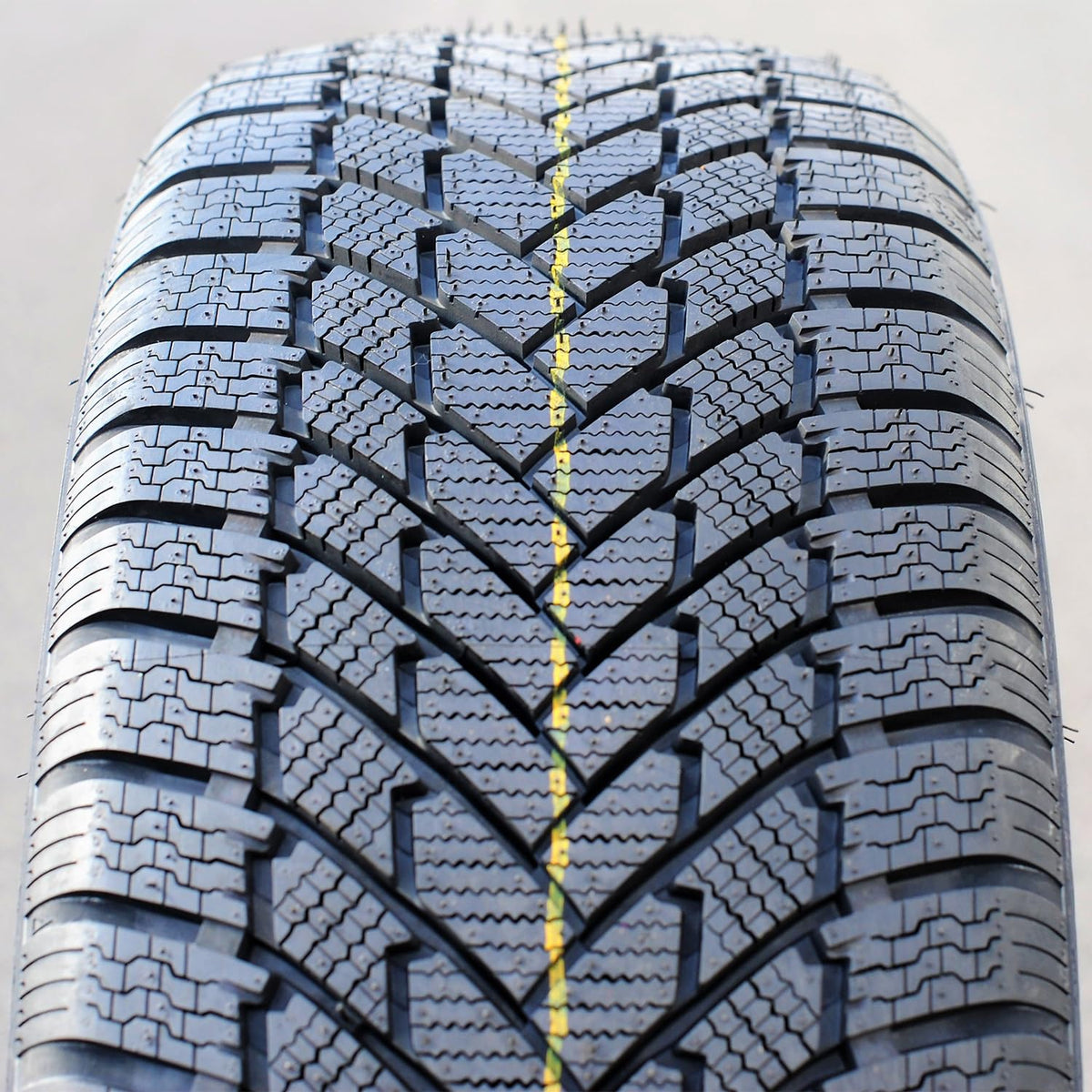 215/60R16 Winter Tires Z465